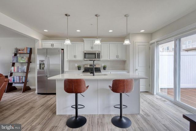 8127 KELLY DR, Harrisburg, PA 17112