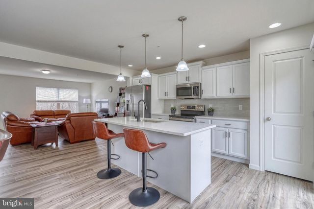 8127 KELLY DR, Harrisburg, PA 17112