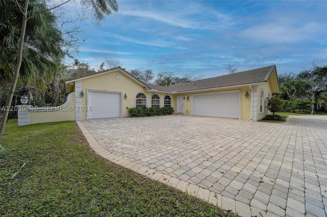 4750 W Leitner Dr, Coral Springs, FL 33067