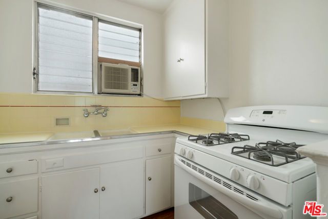 1323 N Olive Drive 33D, West Hollywood, CA 90069