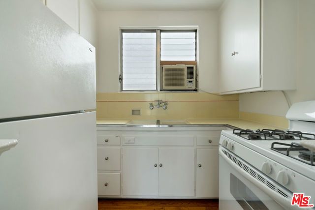 1323 N Olive Drive 33D, West Hollywood, CA 90069