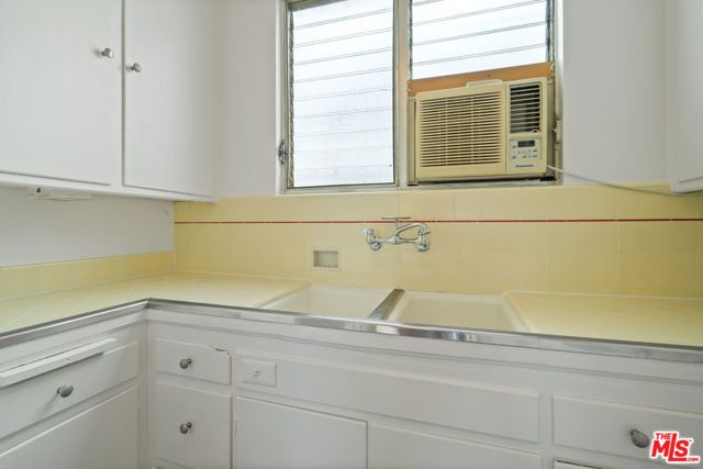 1323 N Olive Drive 33D, West Hollywood, CA 90069