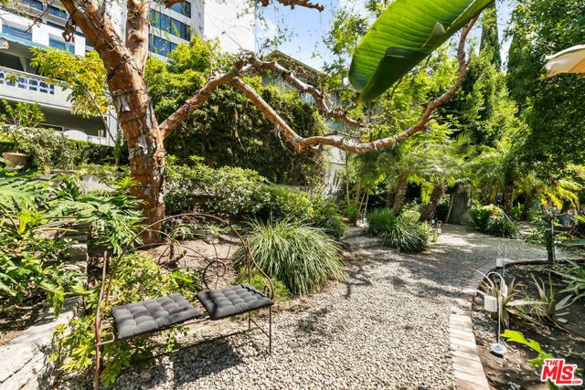 1323 N Olive Drive 33D, West Hollywood, CA 90069