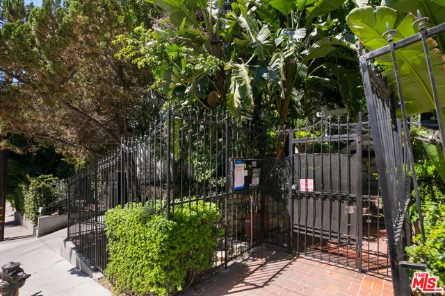 1323 N Olive Drive 33D, West Hollywood, CA 90069