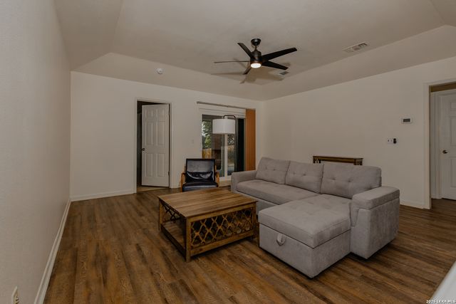 1674 LANTANA CIR, New Braunfels, TX 78130