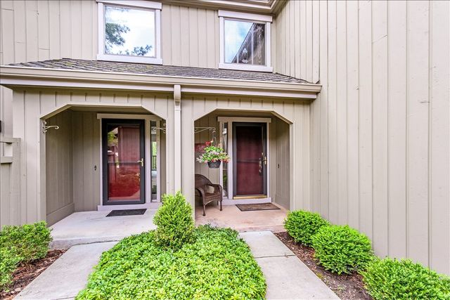 789 Oak Hill Road, Lake Barrington, IL 60010