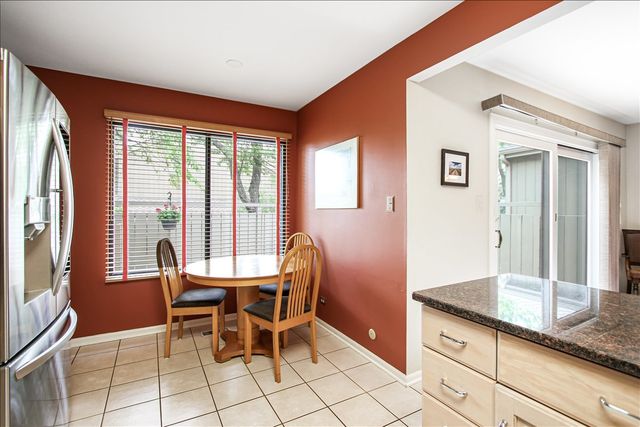 789 Oak Hill Road, Lake Barrington, IL 60010