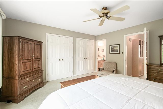 789 Oak Hill Road, Lake Barrington, IL 60010
