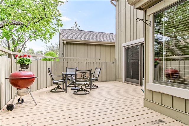 789 Oak Hill Road, Lake Barrington, IL 60010