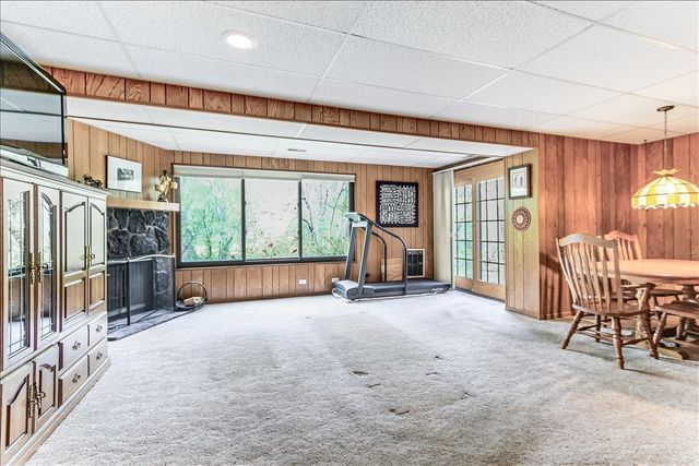 789 Oak Hill Road, Lake Barrington, IL 60010