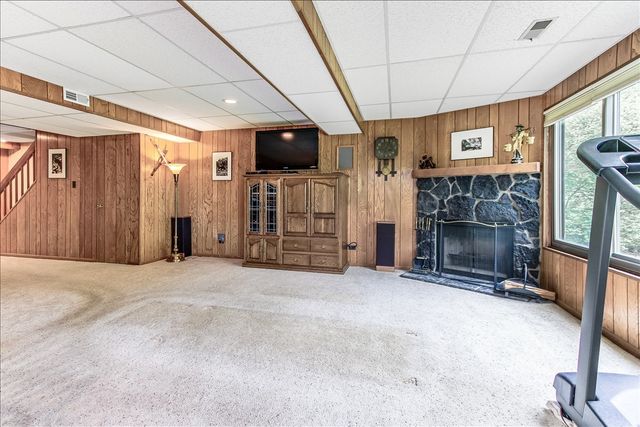 789 Oak Hill Road, Lake Barrington, IL 60010