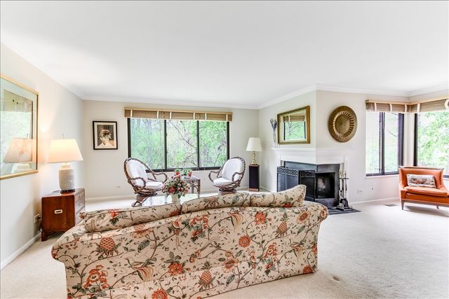 789 Oak Hill Road, Lake Barrington, IL 60010