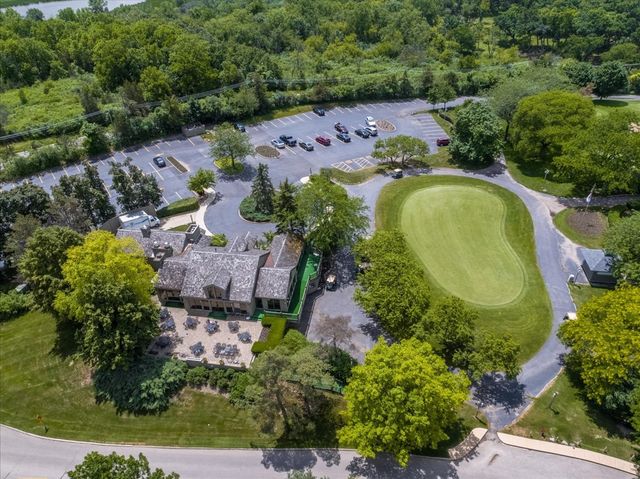 789 Oak Hill Road, Lake Barrington, IL 60010