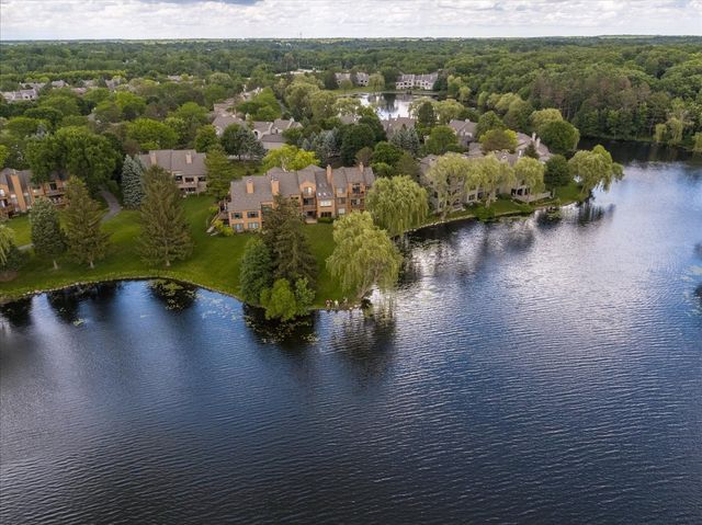789 Oak Hill Road, Lake Barrington, IL 60010