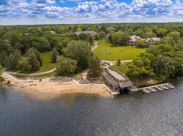 789 Oak Hill Road, Lake Barrington, IL 60010