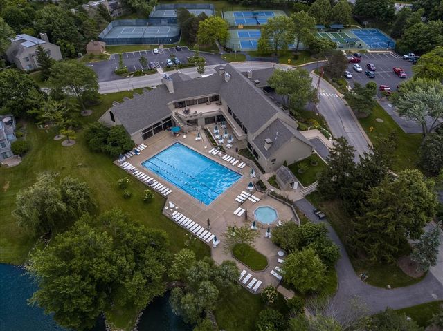 789 Oak Hill Road, Lake Barrington, IL 60010