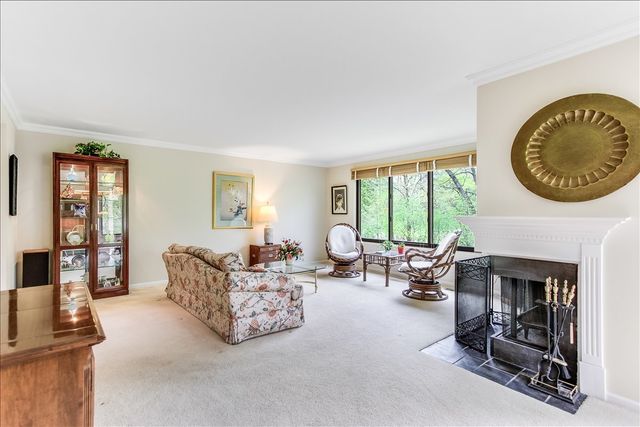 789 Oak Hill Road, Lake Barrington, IL 60010