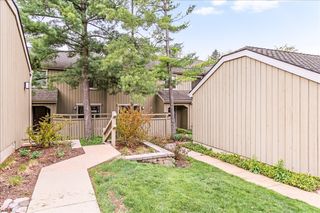 789 Oak Hill Road, Lake Barrington, IL 60010