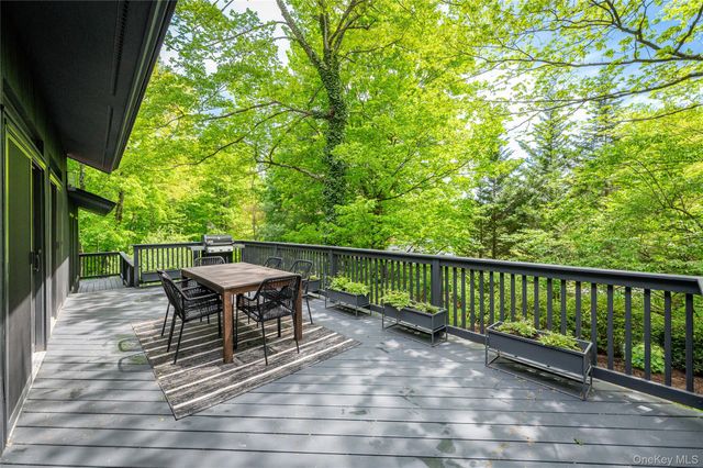 3 Banks Hill Road, Pleasantville, NY 10570