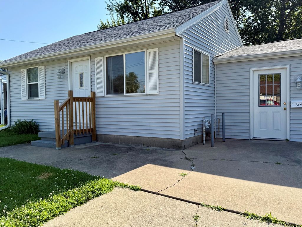 314 E 19th Street S, Newton, IA 50208