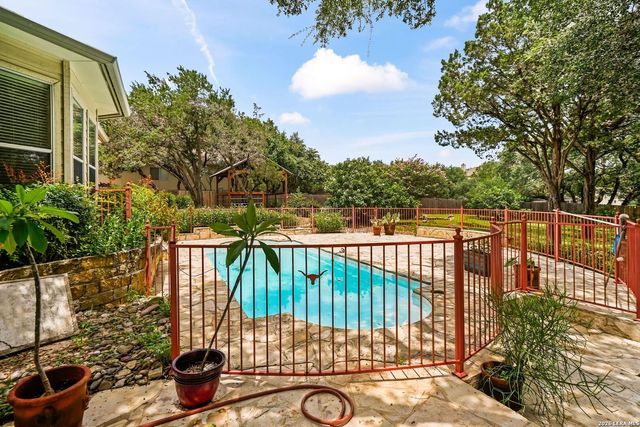 9631 Maytum Cir, Helotes, TX 78023
