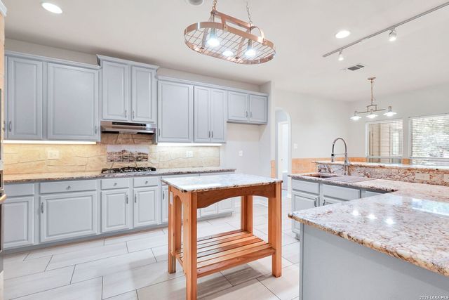 9631 Maytum Cir, Helotes, TX 78023