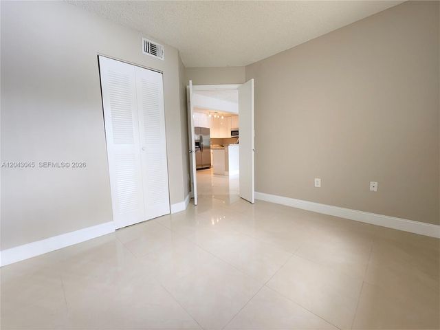251 Palm Cir W 204, Pembroke Pines, FL 33025