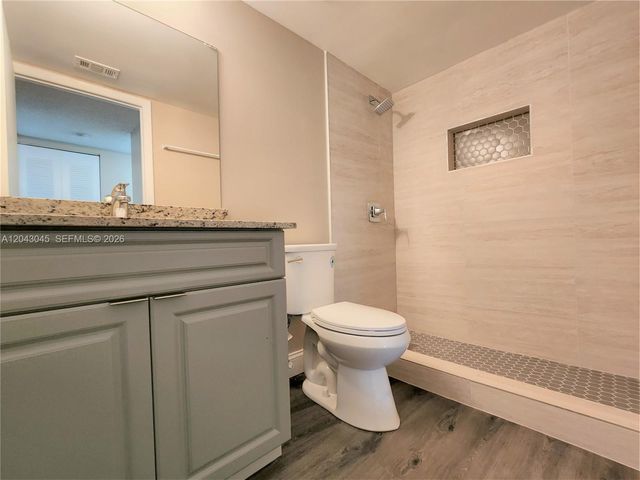 251 Palm Cir W 204, Pembroke Pines, FL 33025
