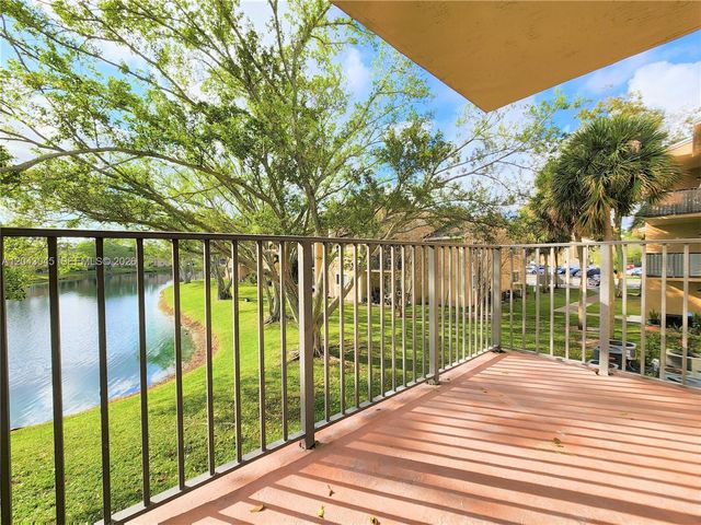 251 Palm Cir W 204, Pembroke Pines, FL 33025