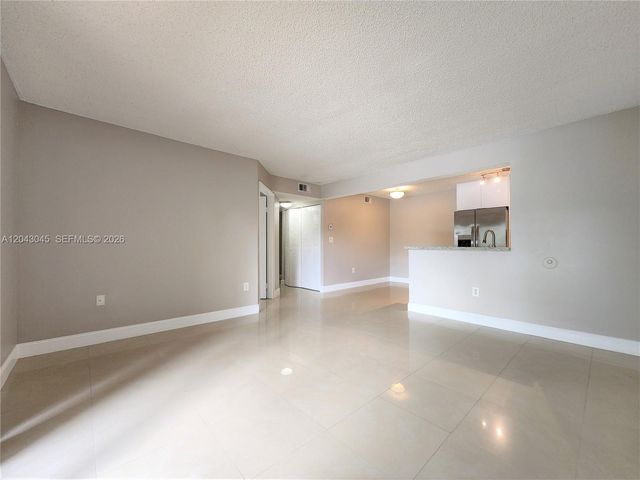 251 Palm Cir W 204, Pembroke Pines, FL 33025