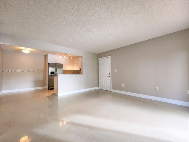 251 Palm Cir W 204, Pembroke Pines, FL 33025