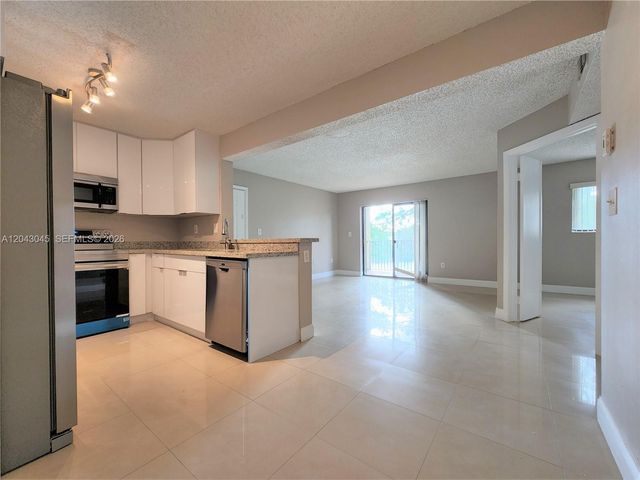 251 Palm Cir W 204, Pembroke Pines, FL 33025