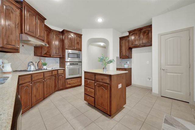 336 Gotland Drive, Grand Prairie, TX 75052