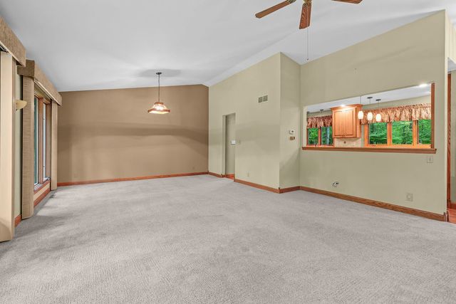 10876 CROCKETT Road, Roscoe, IL 61073