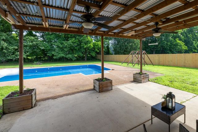 156 CARRINGTON AVE, Brighton, TN 38011