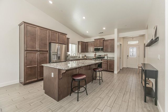 6068 E Laurel Avenue, Fresno, CA 93727