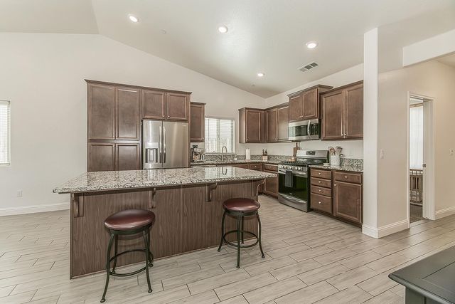 6068 E Laurel Avenue, Fresno, CA 93727