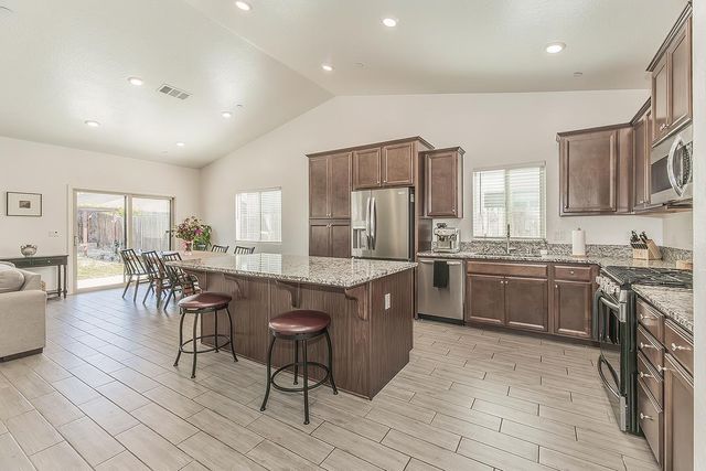 6068 E Laurel Avenue, Fresno, CA 93727