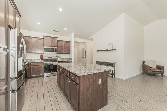 6068 E Laurel Avenue, Fresno, CA 93727