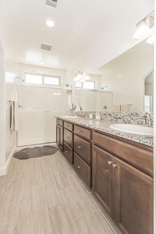 6068 E Laurel Avenue, Fresno, CA 93727