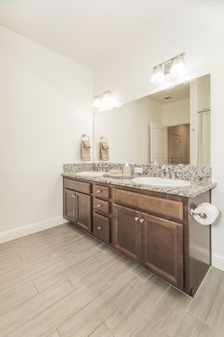 6068 E Laurel Avenue, Fresno, CA 93727