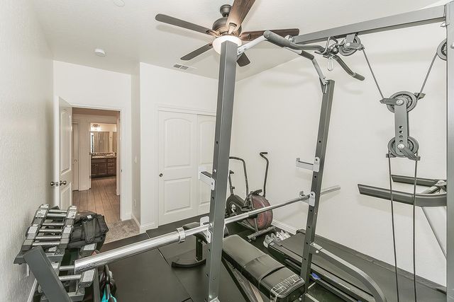 6068 E Laurel Avenue, Fresno, CA 93727