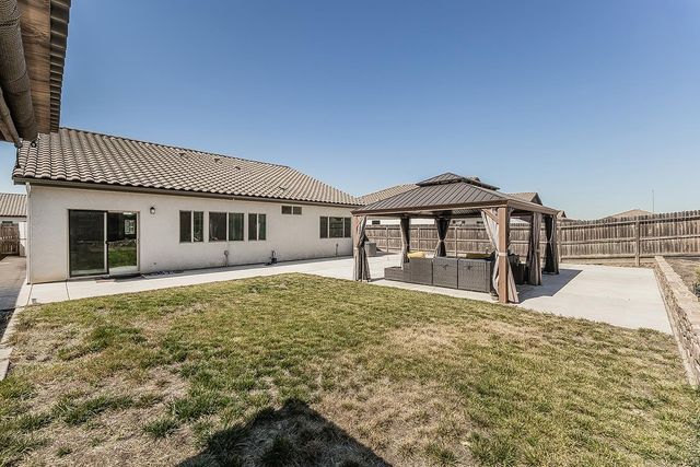 6068 E Laurel Avenue, Fresno, CA 93727