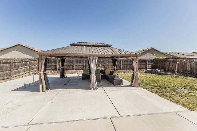 6068 E Laurel Avenue, Fresno, CA 93727
