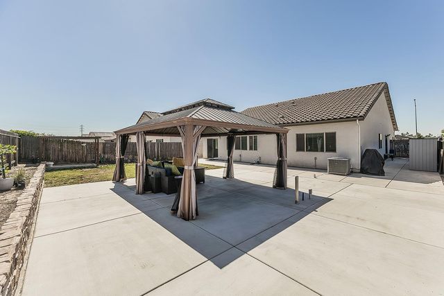 6068 E Laurel Avenue, Fresno, CA 93727