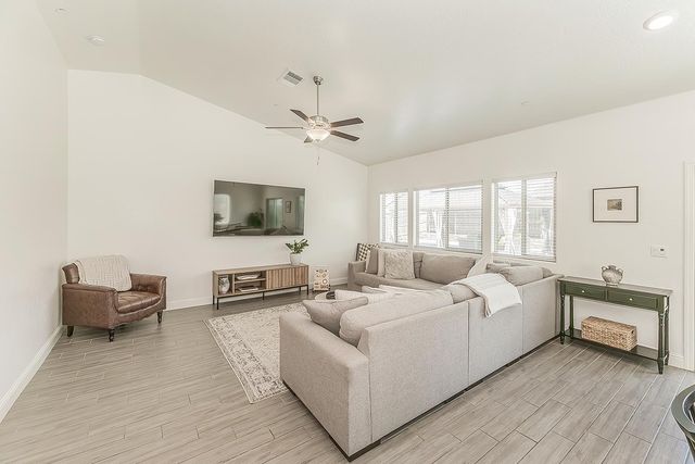 6068 E Laurel Avenue, Fresno, CA 93727