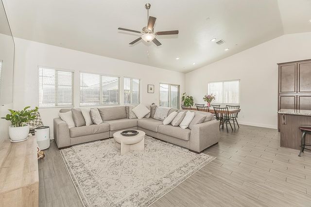 6068 E Laurel Avenue, Fresno, CA 93727