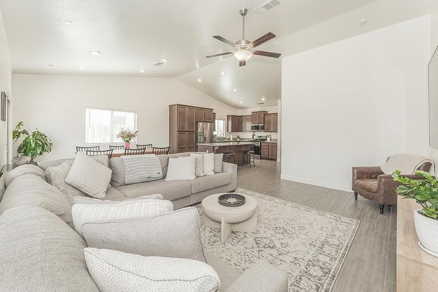 6068 E Laurel Avenue, Fresno, CA 93727