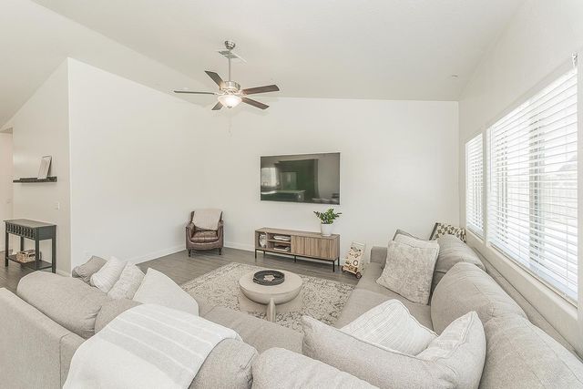 6068 E Laurel Avenue, Fresno, CA 93727