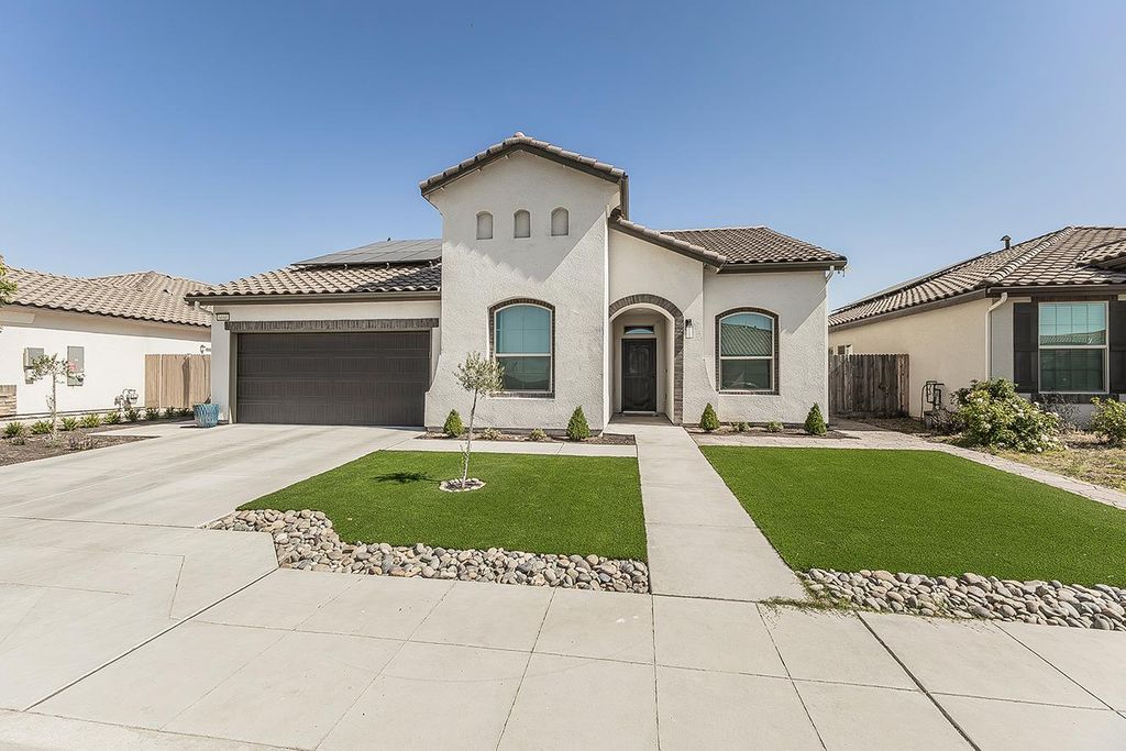 6068 E Laurel Avenue, Fresno, CA 93727